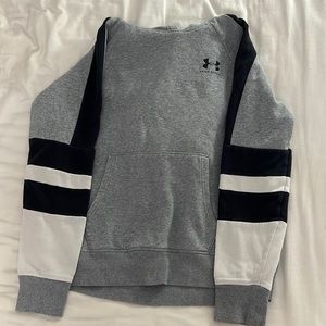 Loose Under Armour Sweatshirt